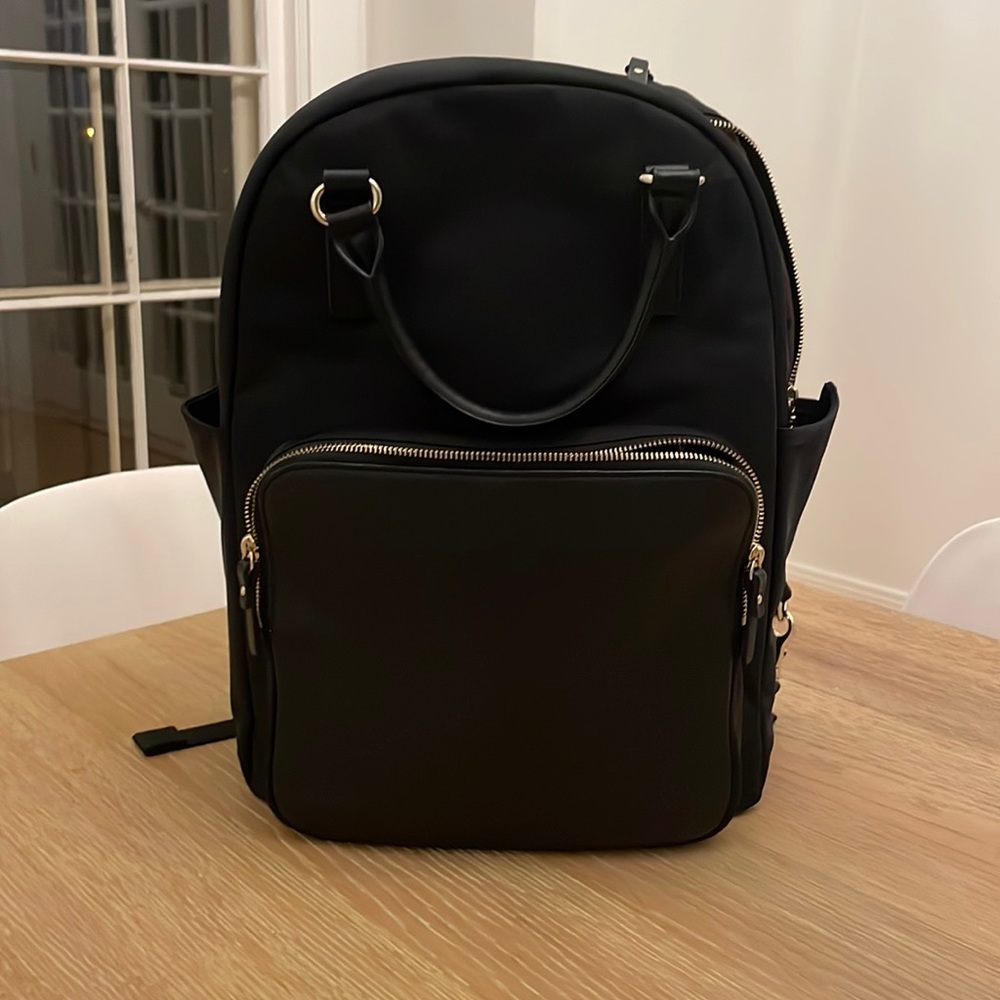 Like new Lo and Sons Rowledge Backpack!
